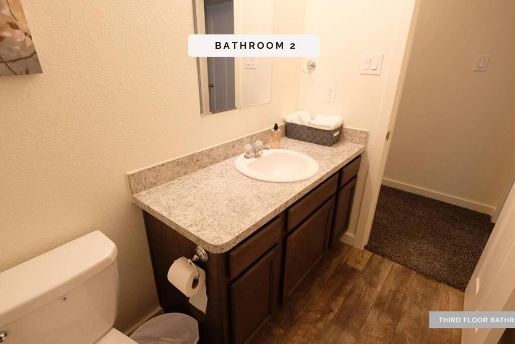 3 Story, 3 Bdrm, 4 Beds, 2 Bath, North Houston, Iah - 10B Villa Eksteriør billede
